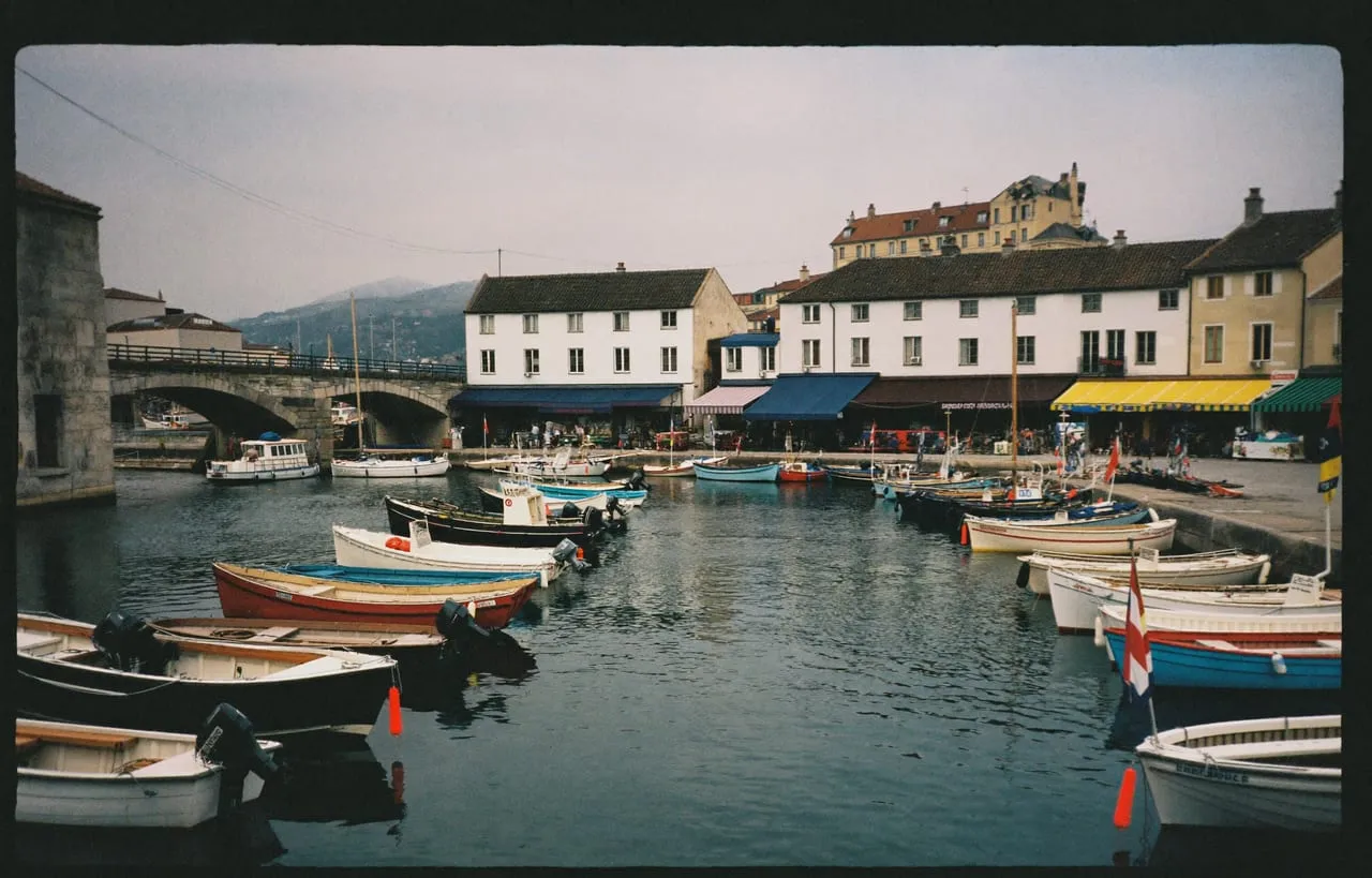 Le port de plaisance de Roanne, au départ du canal de Roanne à Digoin
